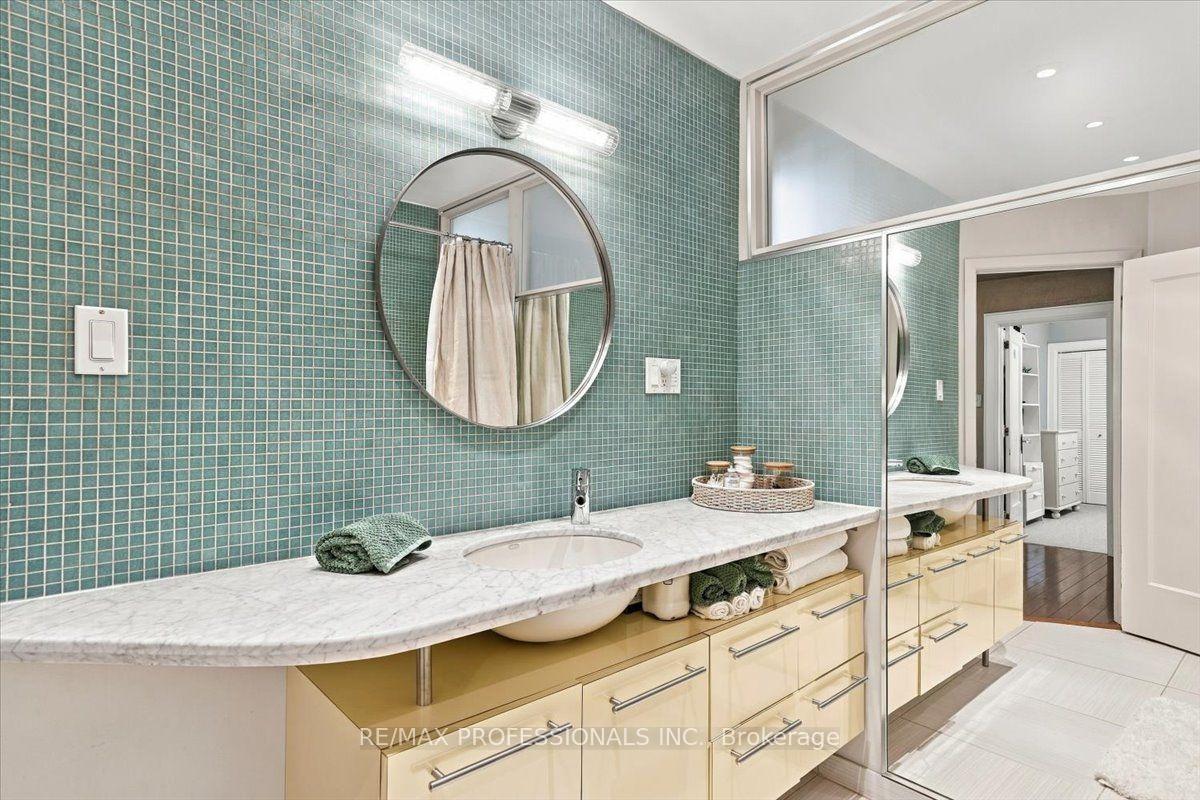 Photo 40 of 17 King Georges Road, Etobicoke, Kingsway South — HOMEH