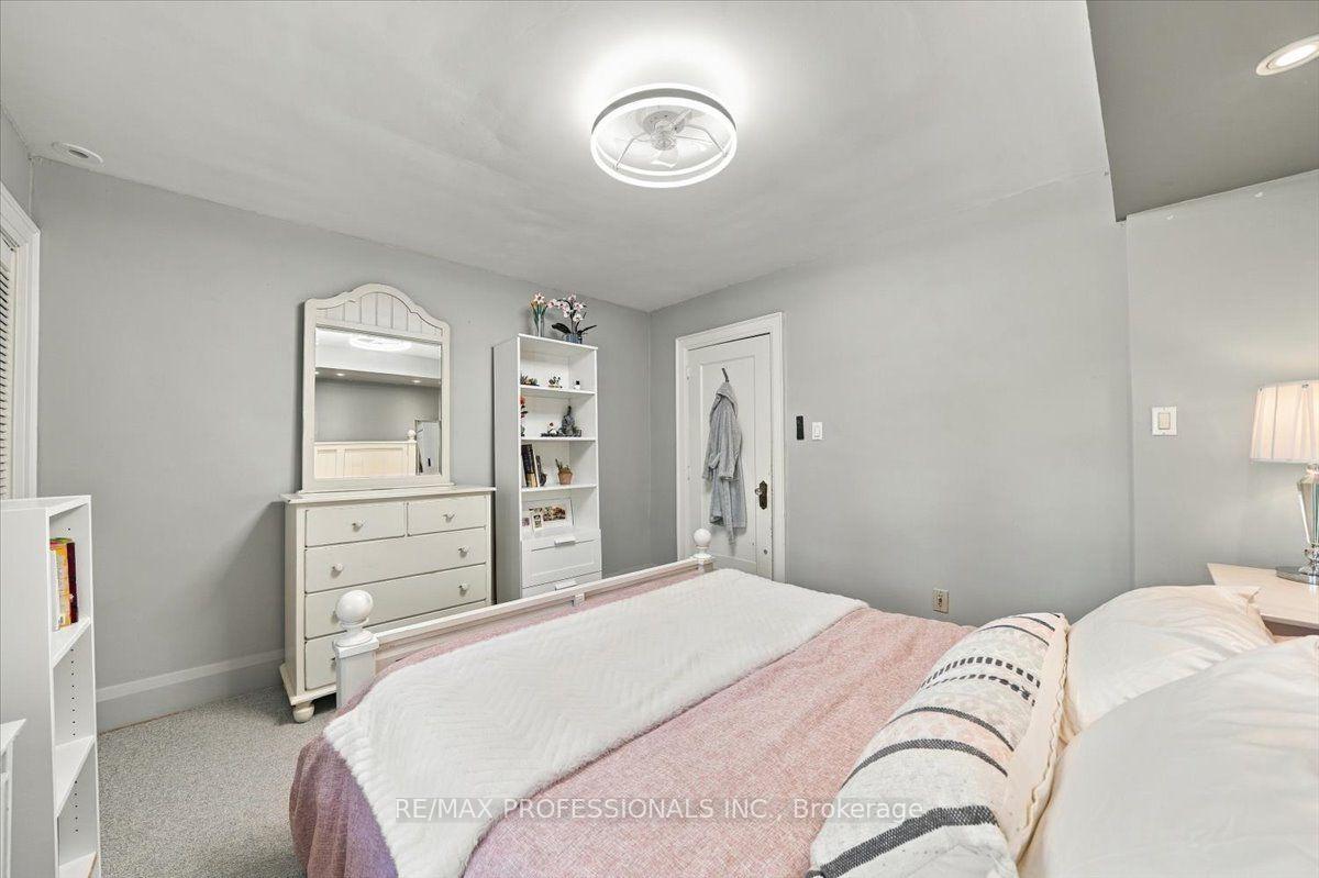 Photo 43 of 17 King Georges Road, Etobicoke, Kingsway South — HOMEH