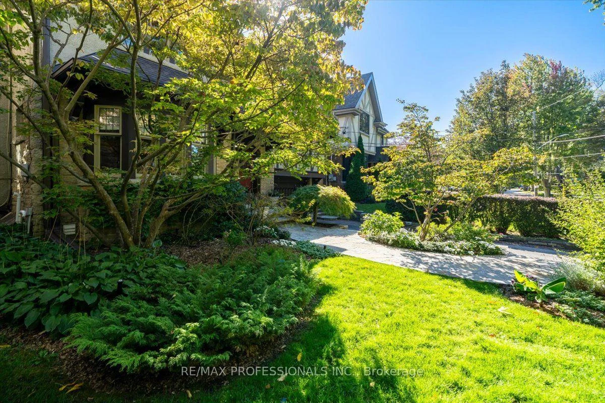 Photo 6 of 17 King Georges Road, Etobicoke, Kingsway South — HOMEH