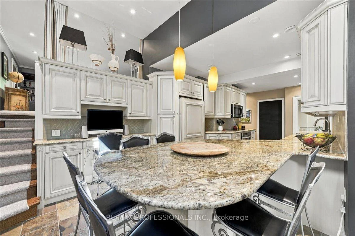Photo 24 of 17 King Georges Road, Etobicoke, Kingsway South — HOMEH