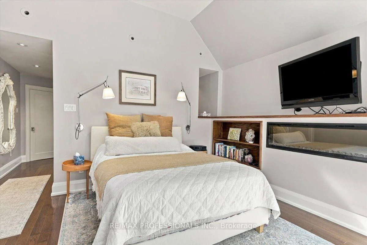 Photo 33 of 17 King Georges Road, Etobicoke, Kingsway South — HOMEH