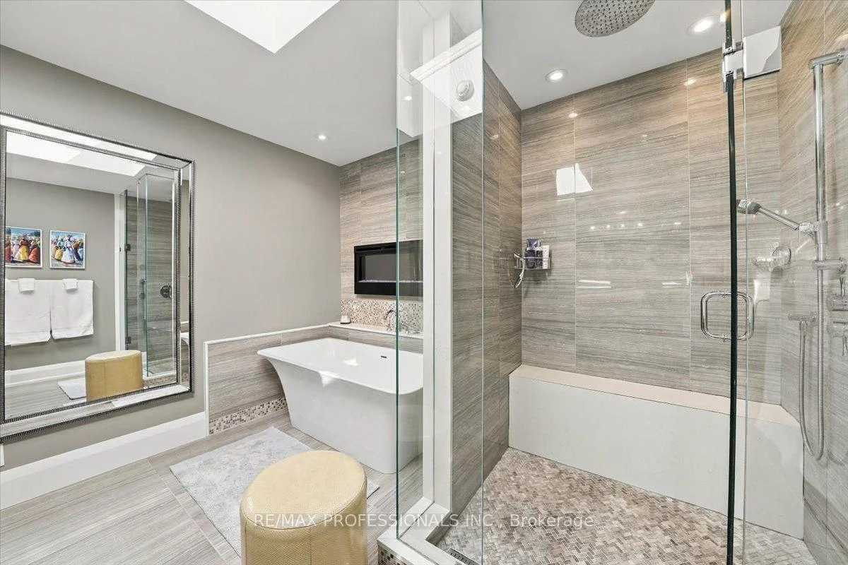 Photo 37 of 17 King Georges Road, Etobicoke, Kingsway South — HOMEH