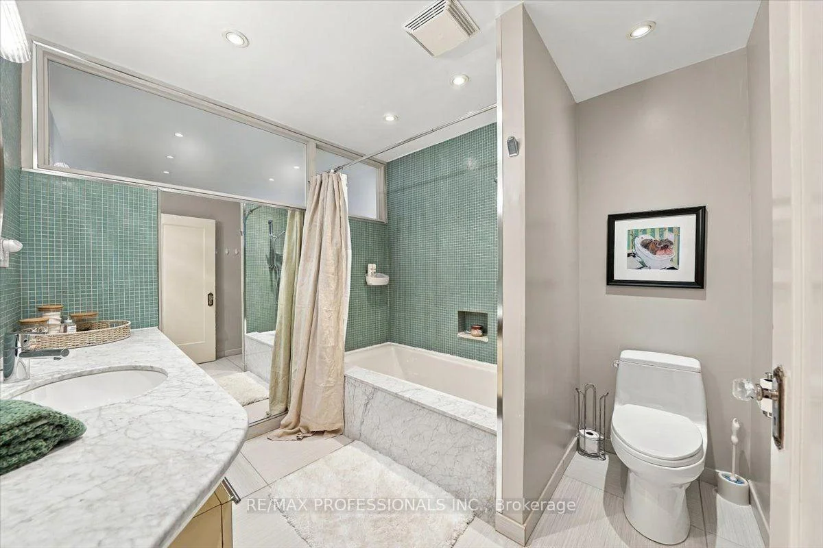 Photo 42 of 17 King Georges Road, Etobicoke, Kingsway South — HOMEH