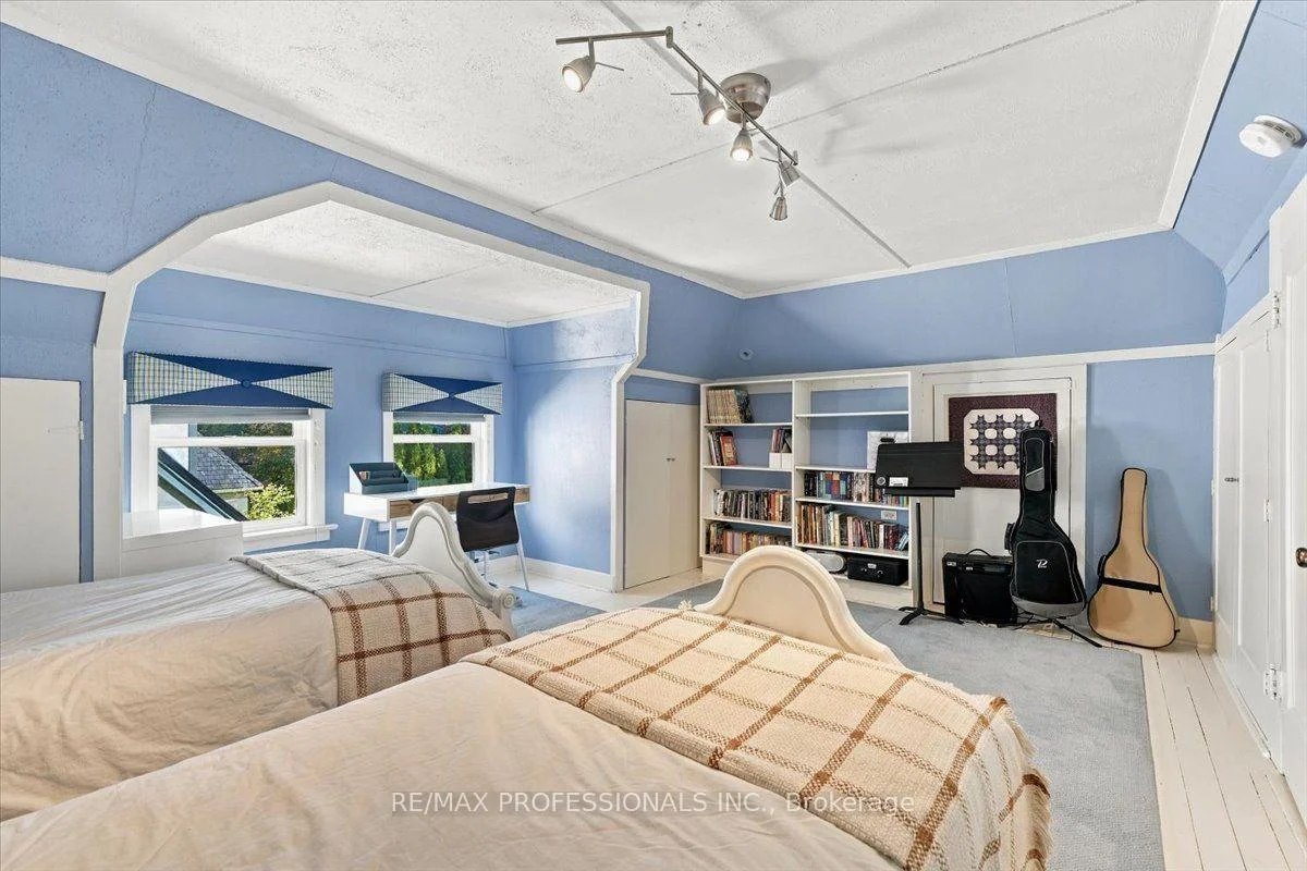 Photo 50 of 17 King Georges Road, Etobicoke, Kingsway South — HOMEH
