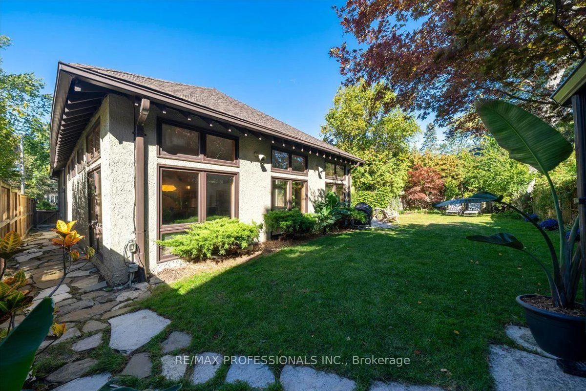 Photo 57 of 17 King Georges Road, Etobicoke, Kingsway South — HOMEH
