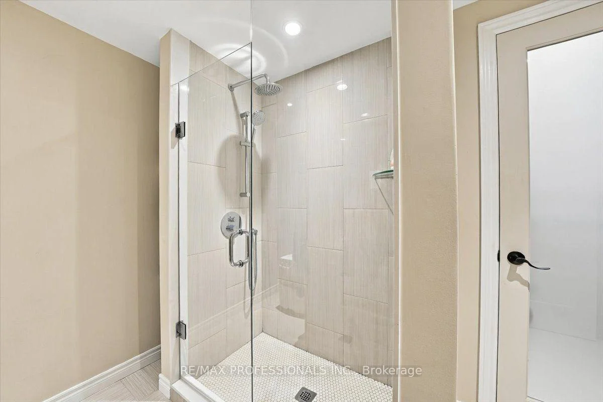 Photo 67 of 17 King Georges Road, Etobicoke, Kingsway South — HOMEH