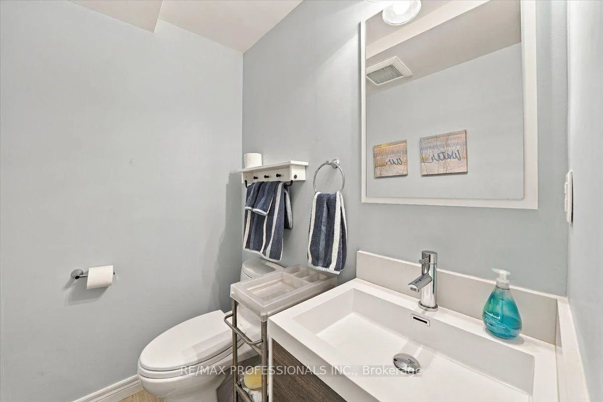 Photo 69 of 17 King Georges Road, Etobicoke, Kingsway South — HOMEH