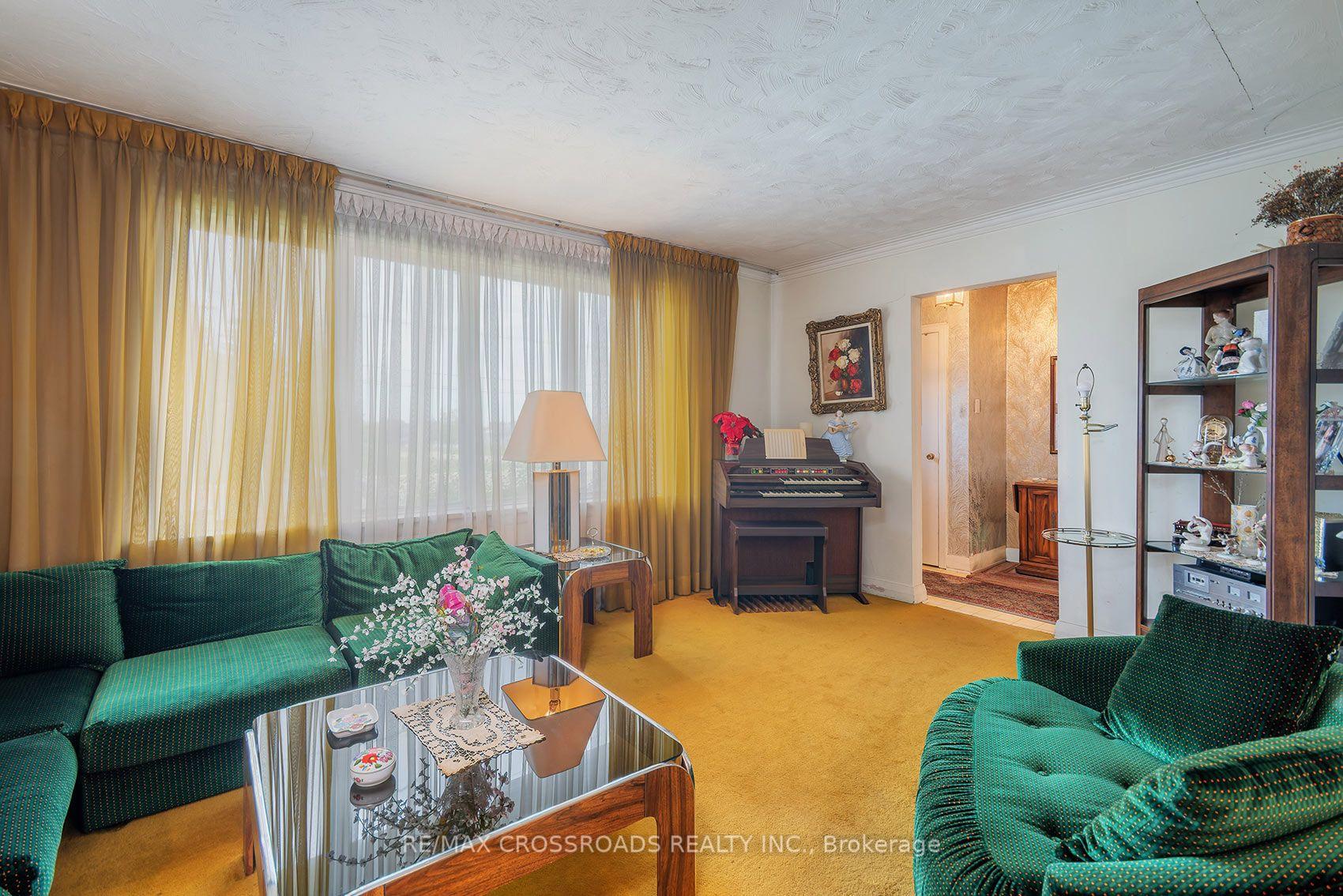 Photo 7 of 1028 Kennedy Road, Scarborough, Dorset Park — HOMEH