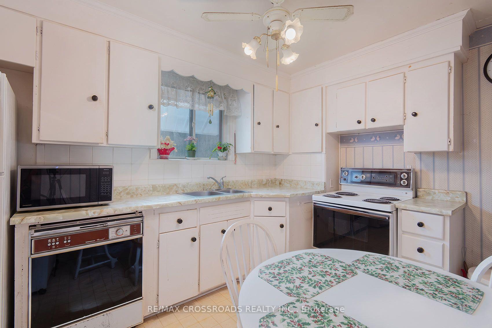 Photo 10 of 1028 Kennedy Road, Scarborough, Dorset Park — HOMEH