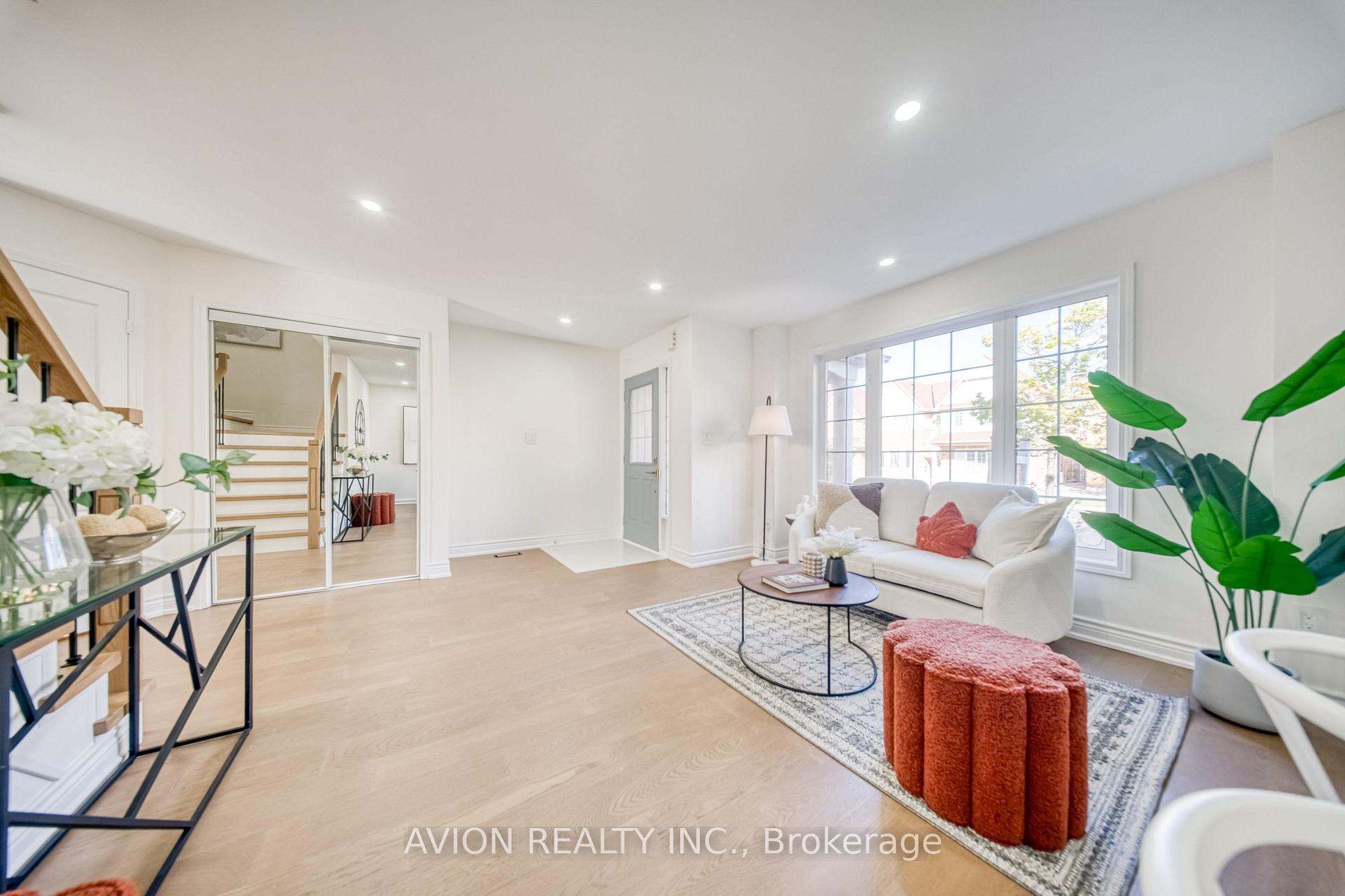 Photo 7 of 741 Bur Oak Avenue, Markham, Wismer — HOMEH