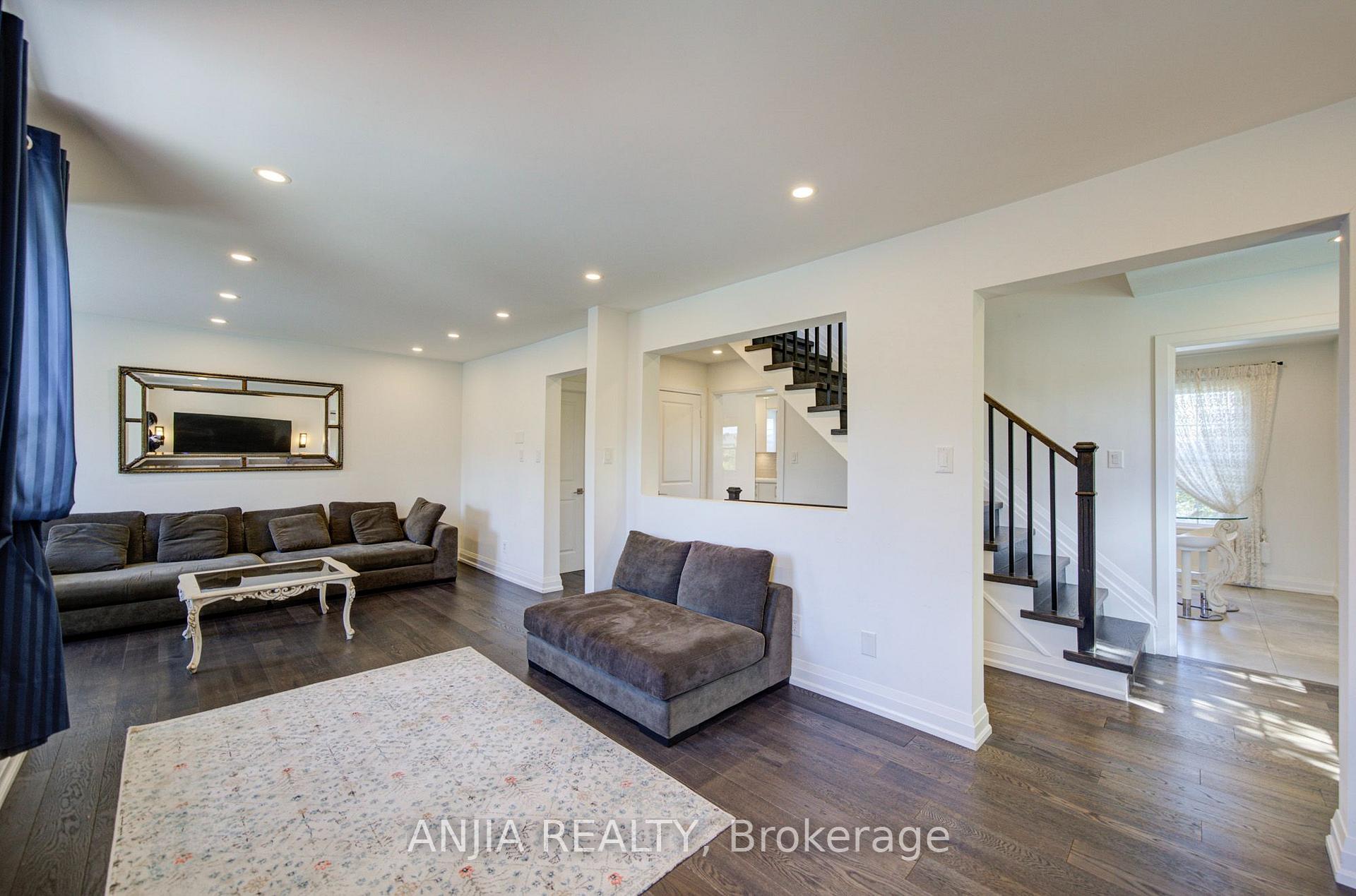 Photo 13 of 7 Hawtin Lane, Aurora, Aurora Grove — HOMEH