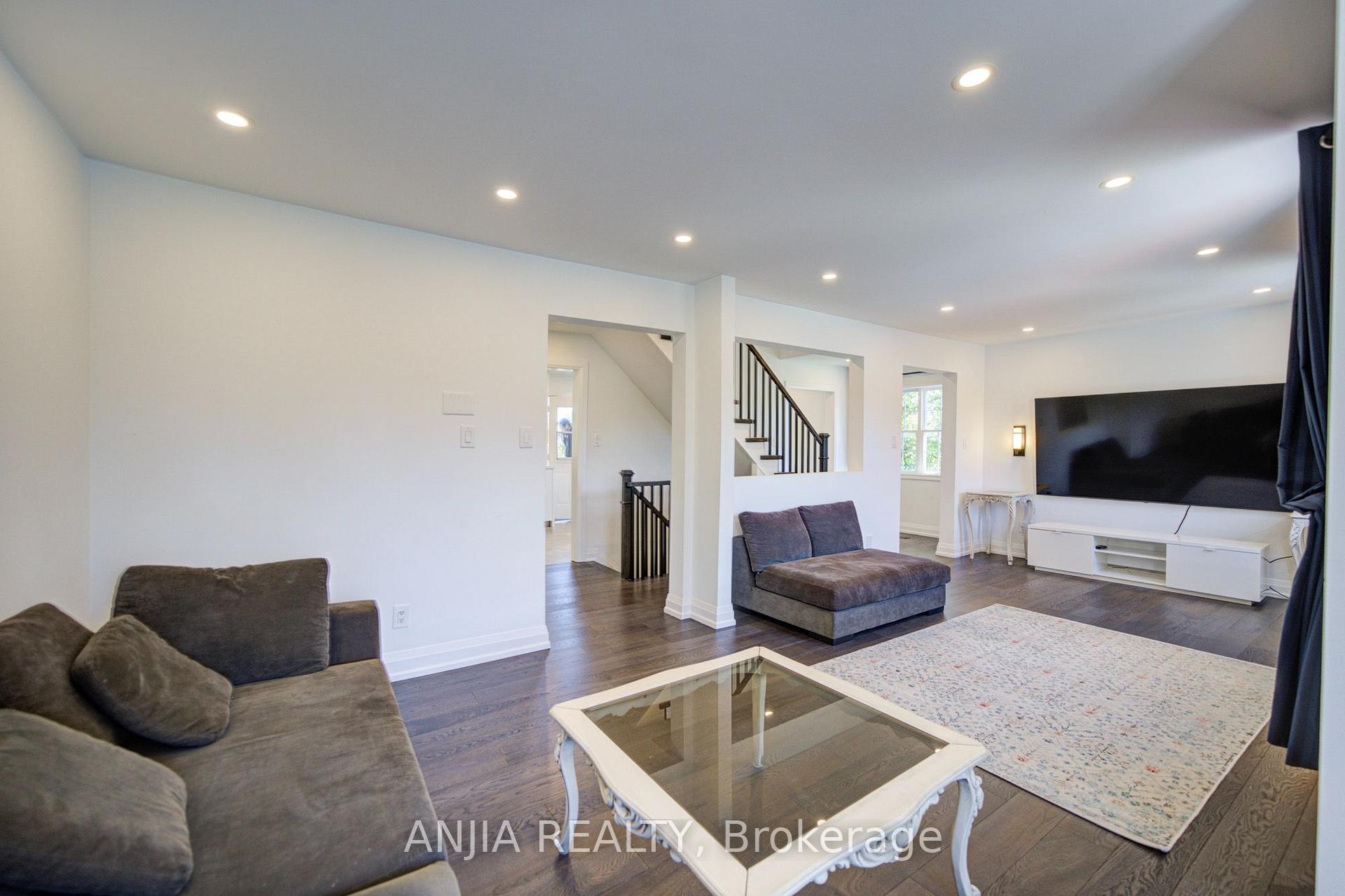 Photo 14 of 7 Hawtin Lane, Aurora, Aurora Grove — HOMEH