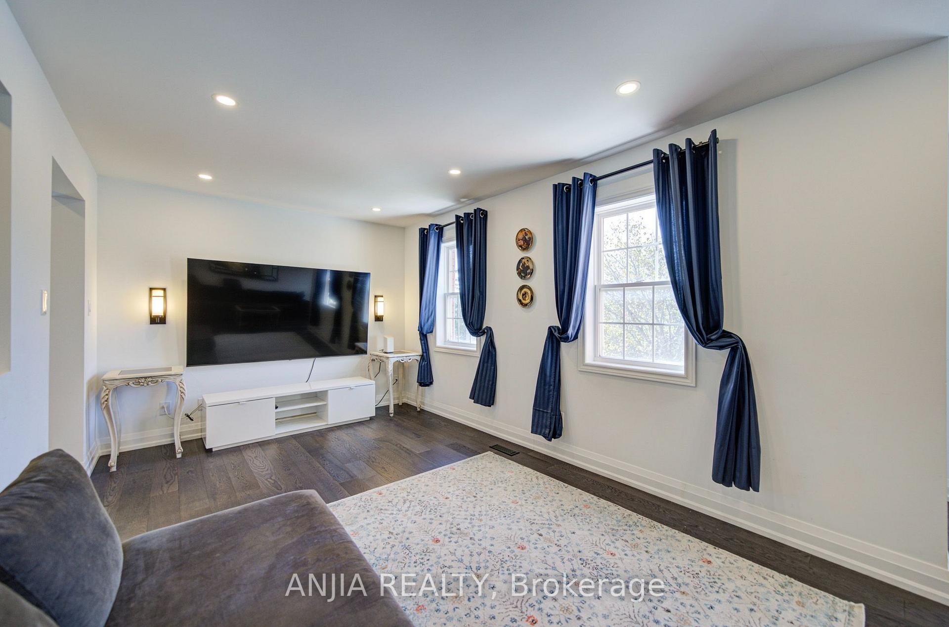 Photo 16 of 7 Hawtin Lane, Aurora, Aurora Grove — HOMEH