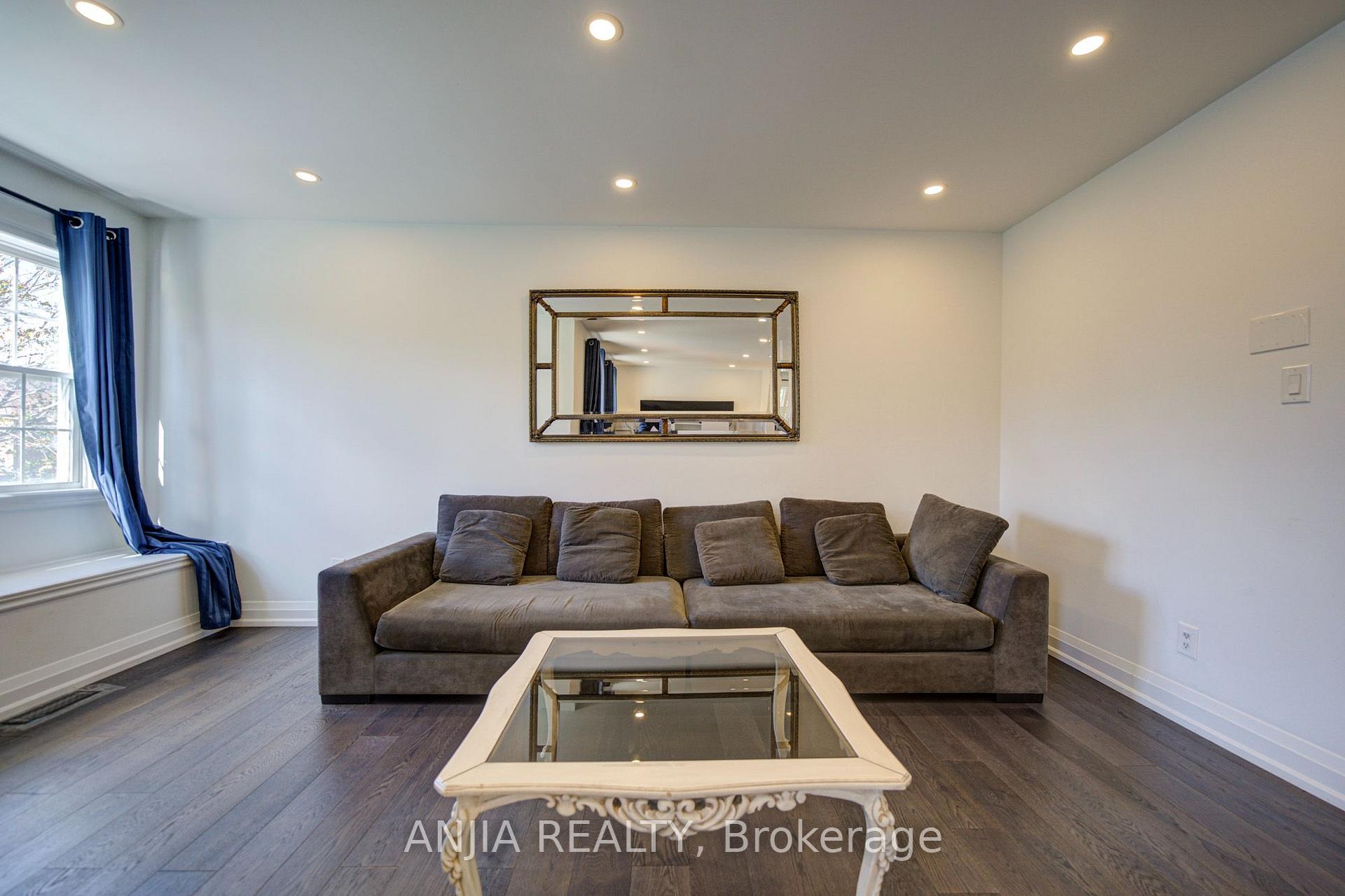 Photo 17 of 7 Hawtin Lane, Aurora, Aurora Grove — HOMEH