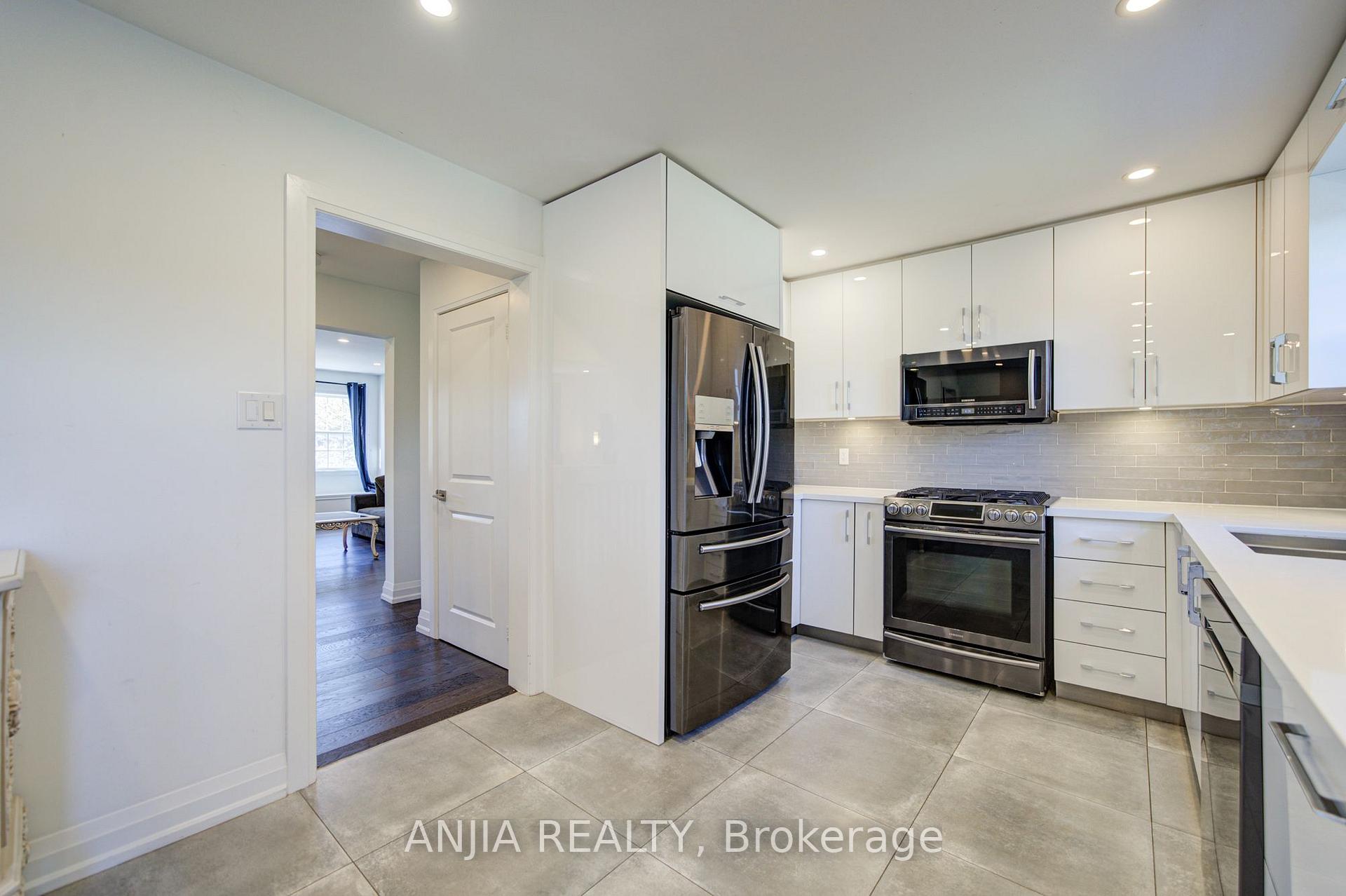 Photo 20 of 7 Hawtin Lane, Aurora, Aurora Grove — HOMEH