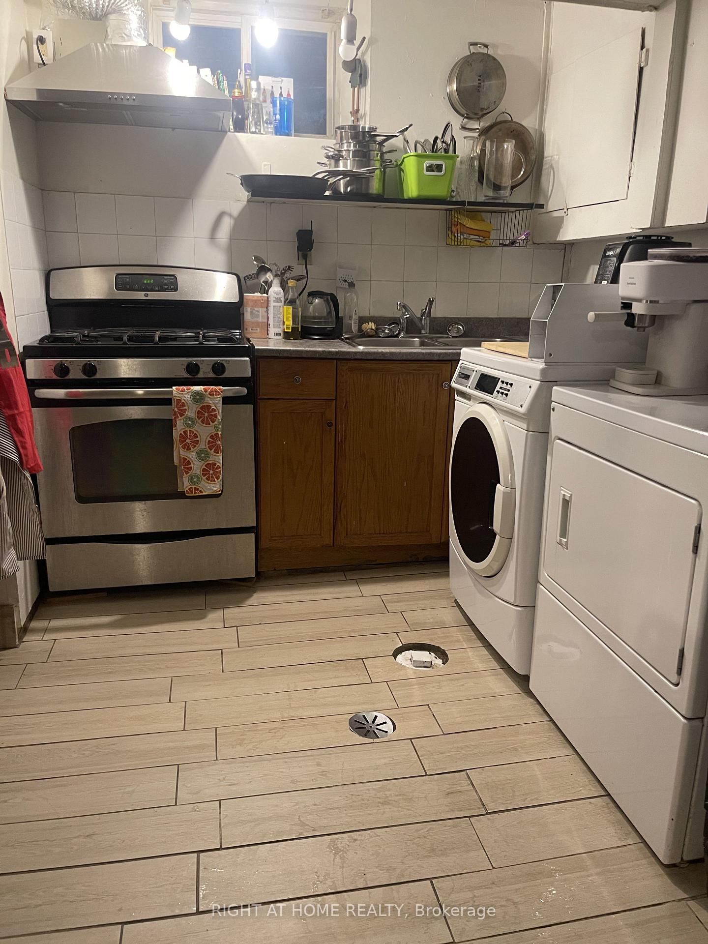 Photo 9 of Unit Lower Level, 109 Lippincott Street, Toronto, University — HOMEH