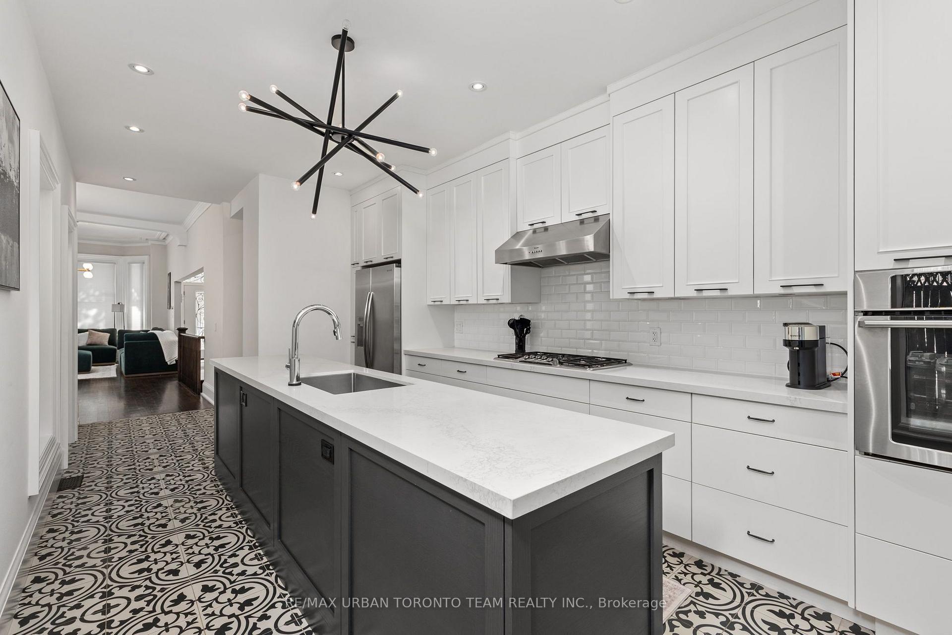 Photo 11 of 18 Draper Street, Toronto, Waterfront Communities — HOMEH