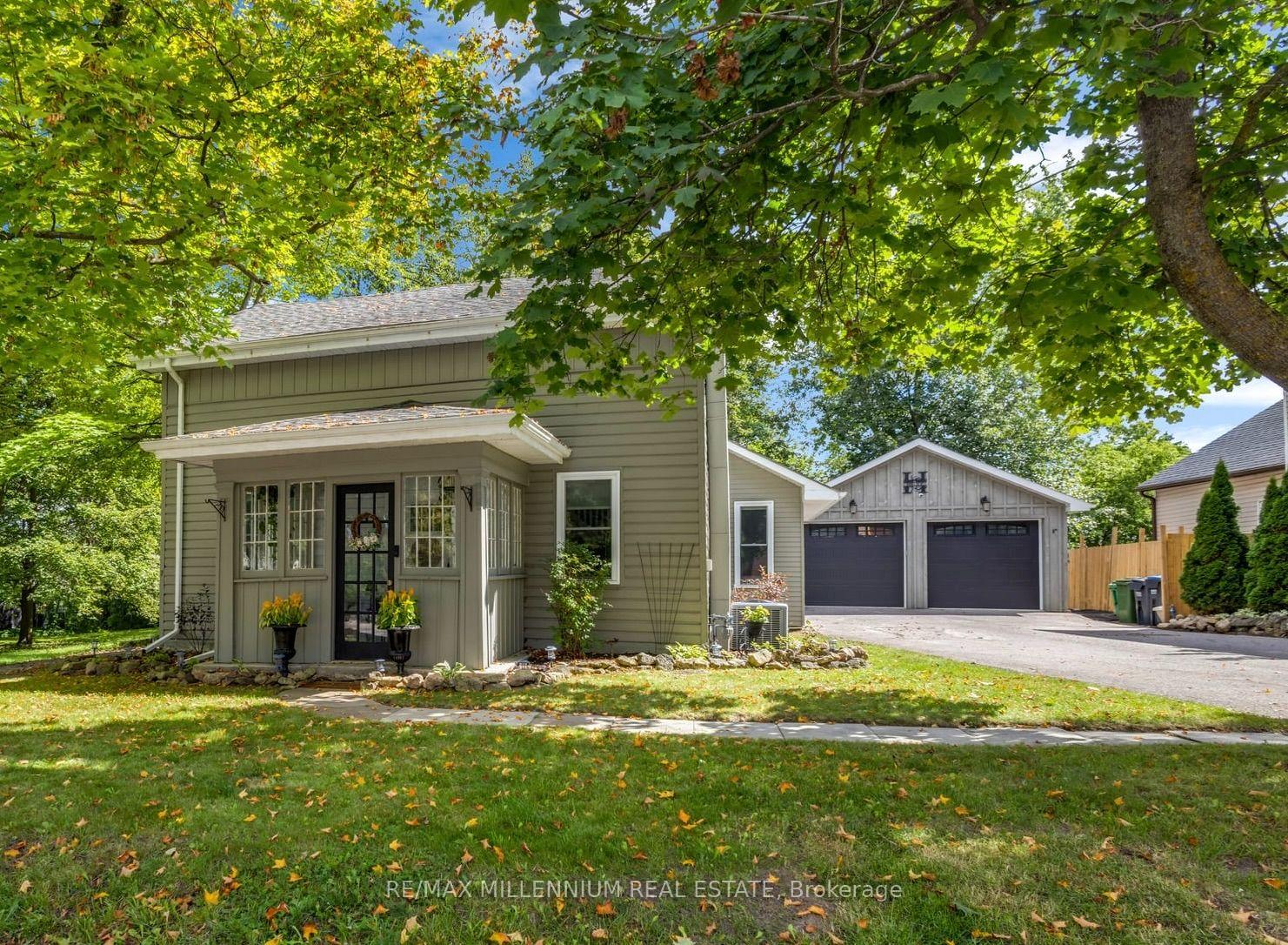 Photo of 1537 Queen Street E