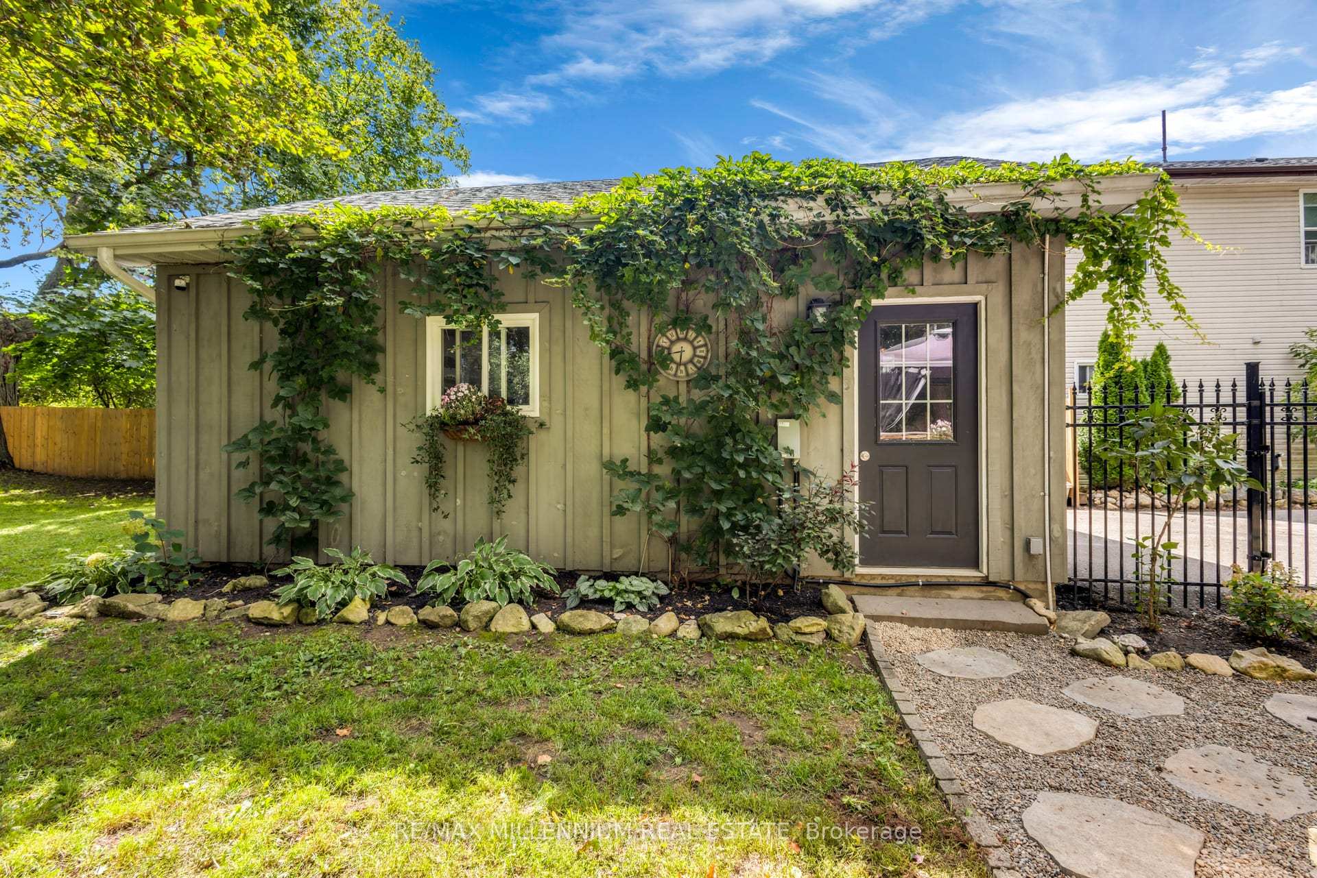 Photo 23 of 1537 Queen Street E, Caledon, Alton — HOMEH
