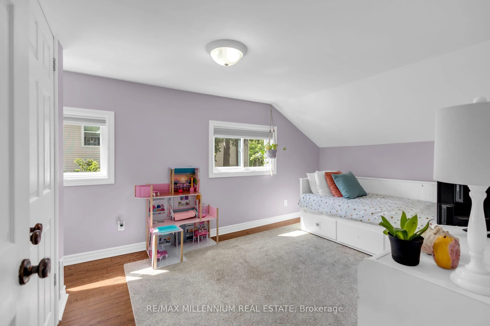 Photo 18 of 1537 Queen Street E, Caledon, Alton — HOMEH