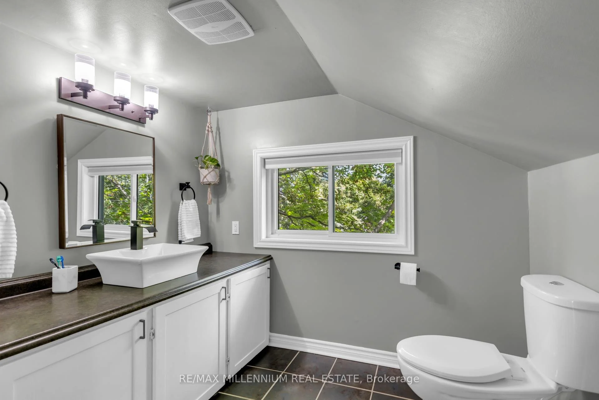 Photo 24 of 1537 Queen Street E, Caledon, Alton — HOMEH