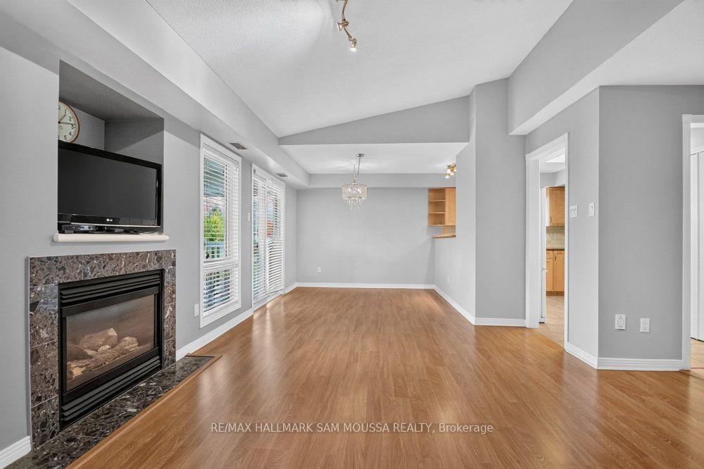 Photo 7 of 19 Colchester Square, Ottawa, Kanata - Beaverbrook — HOMEH