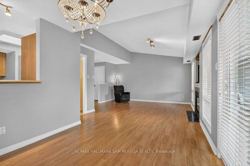 Photo 10 of 19 Colchester Square, Ottawa, Kanata - Beaverbrook — HOMEH