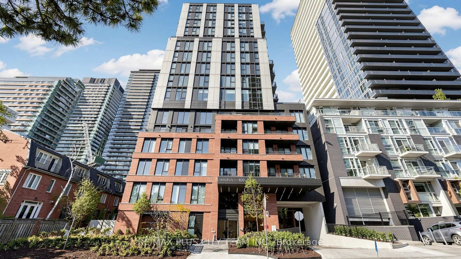 Photo 2 of Unit 1801, 109 Erskine Avenue, Toronto, Mount Pleasant West — HOMEH