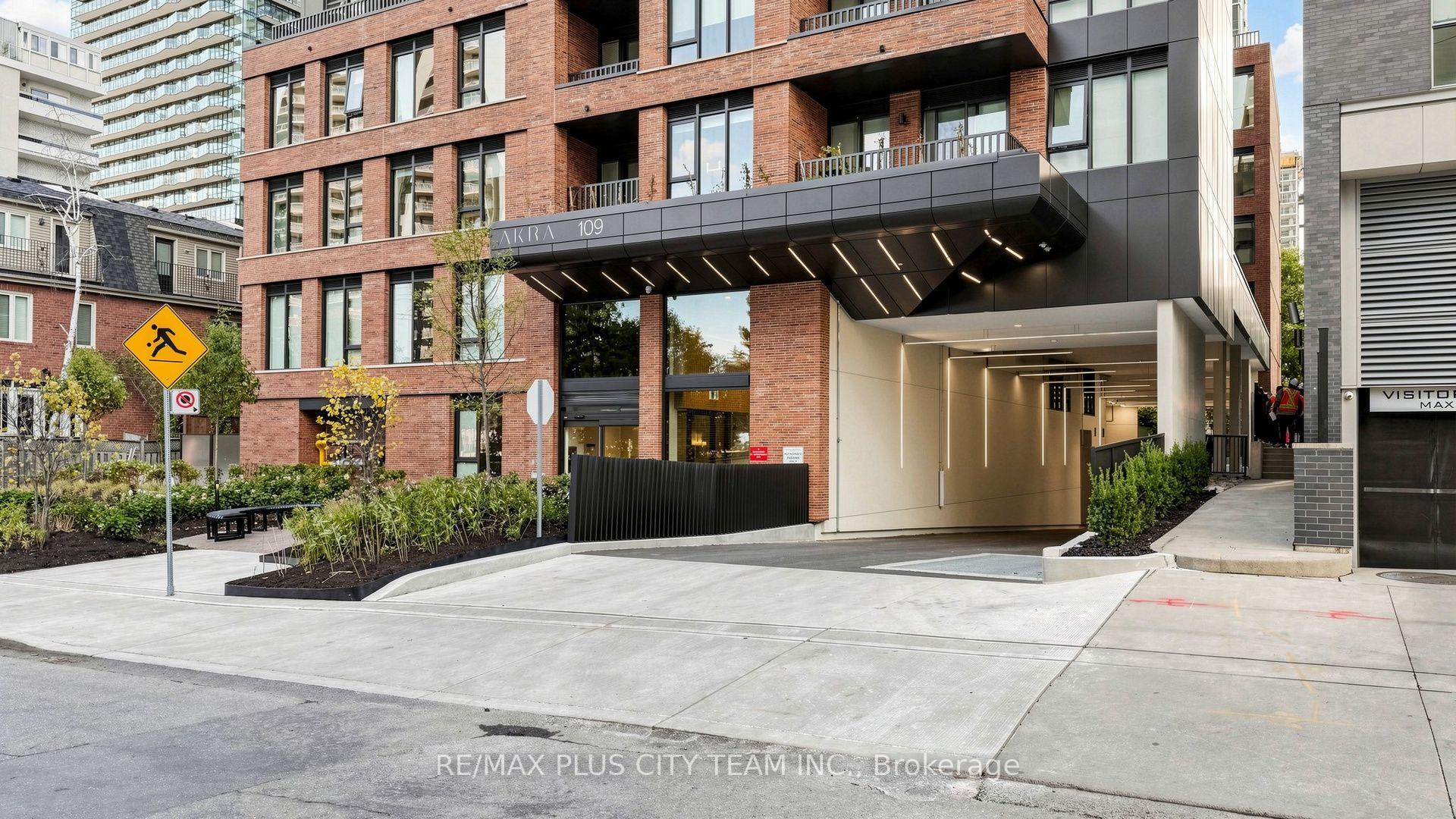 Photo 3 of Unit 1801, 109 Erskine Avenue, Toronto, Mount Pleasant West — HOMEH