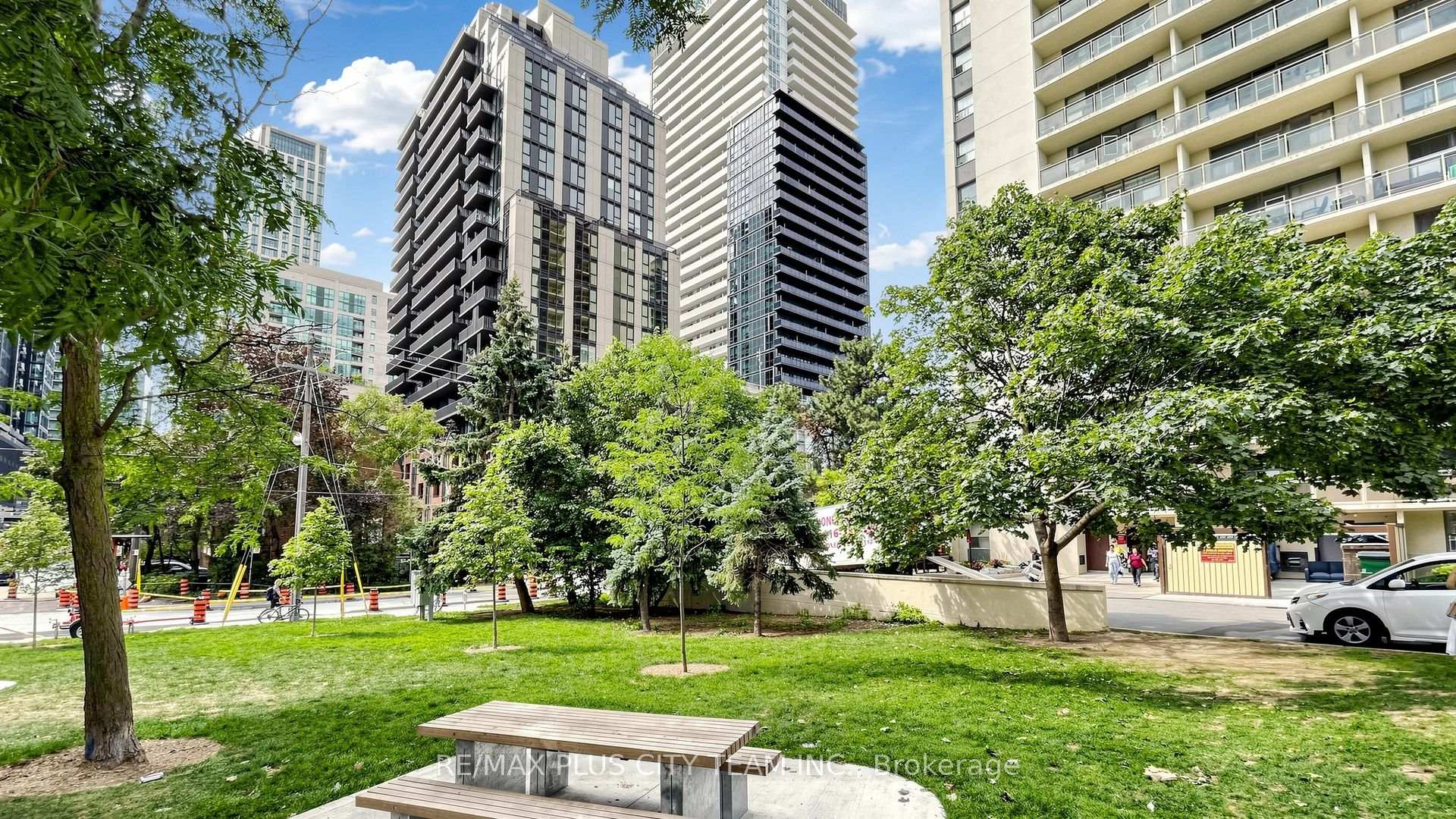 Photo 30 of Unit 1801, 109 Erskine Avenue, Toronto, Mount Pleasant West — HOMEH