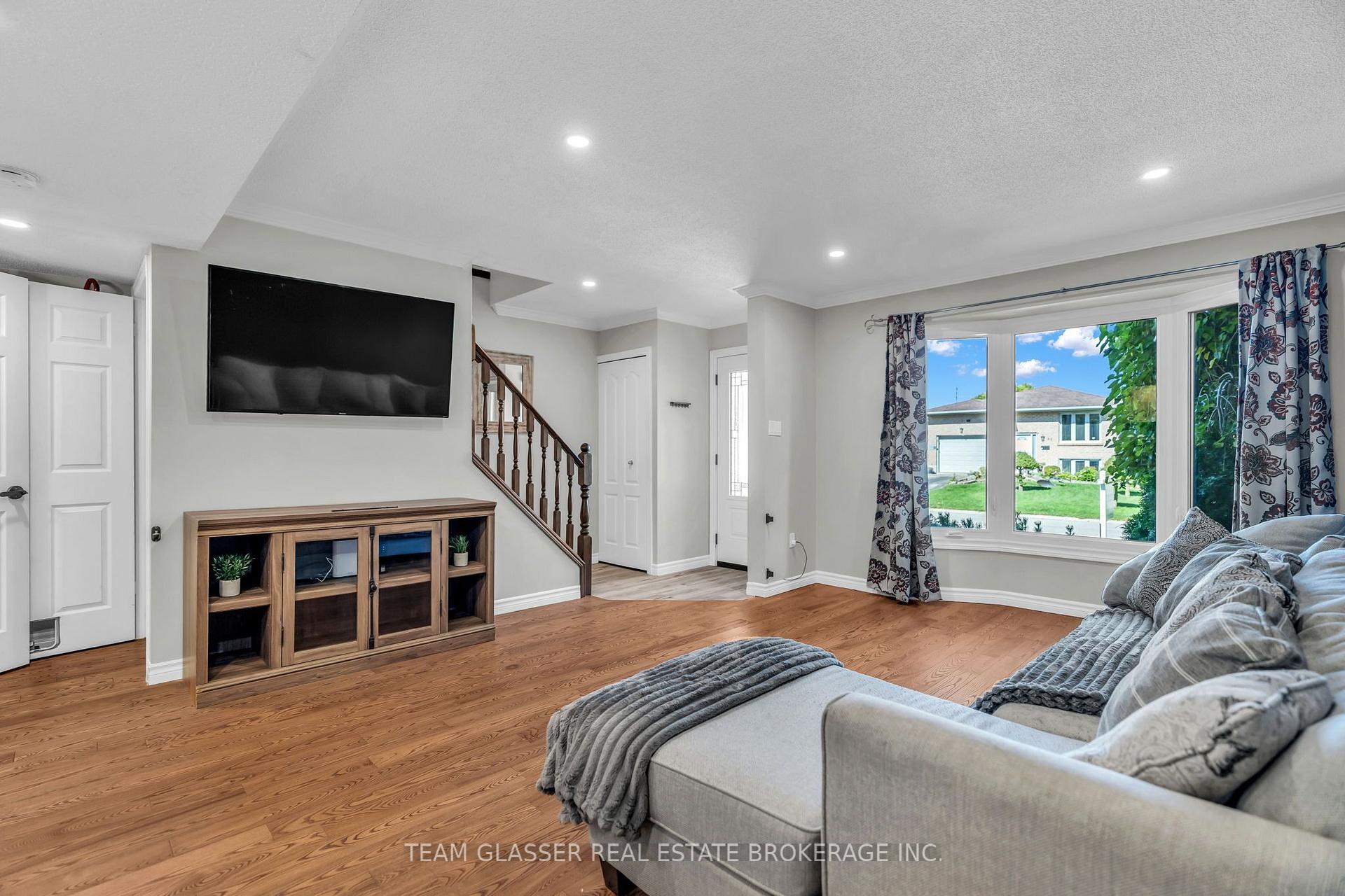 Photo 14 of 26 Daybreak Drive, London, East I — HOMEH