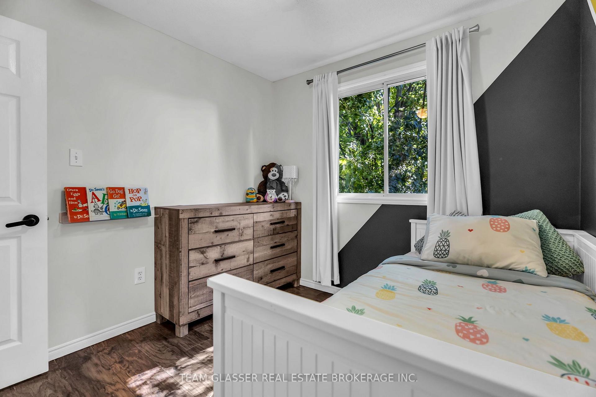 Photo 36 of 26 Daybreak Drive, London, East I — HOMEH
