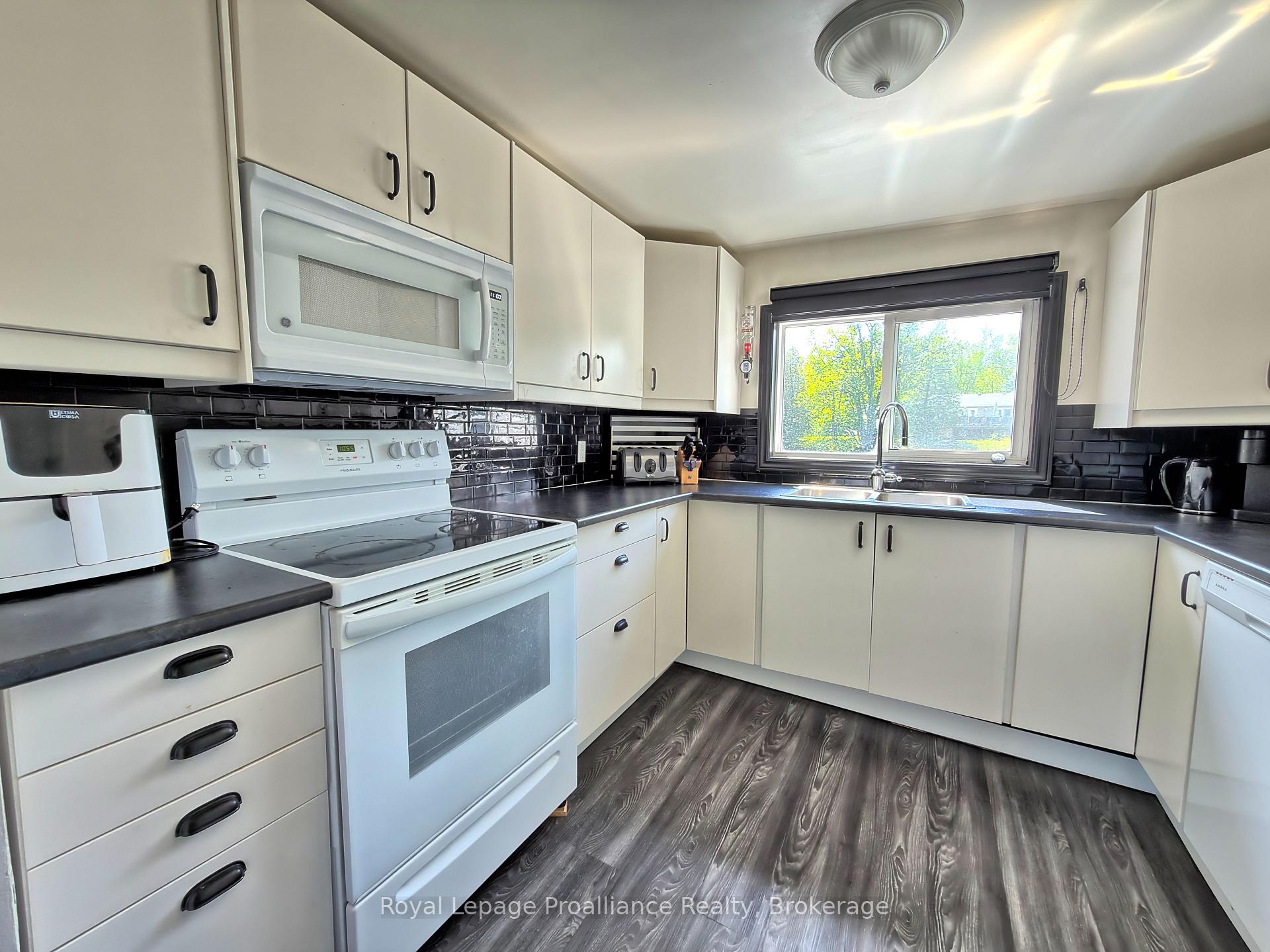 Photo 6 of 562 Cordova Road, Marmora and Lake, Marmora Ward — HOMEH