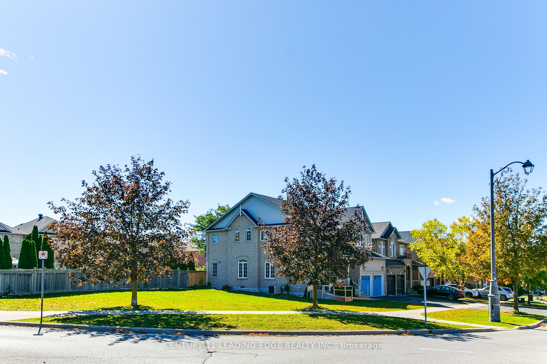 Photo 2 of 35 Hartwell Way, Aurora, Rural Aurora — HOMEH