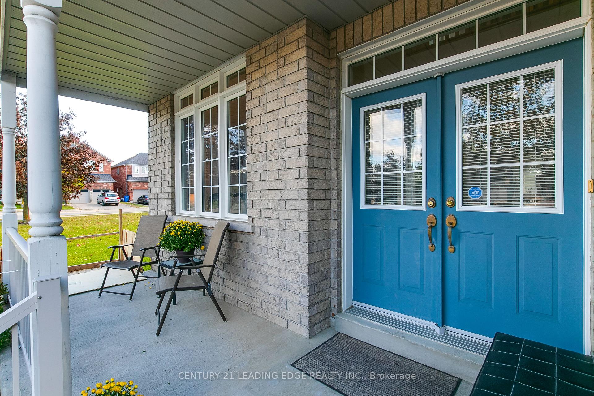 Photo 3 of 35 Hartwell Way, Aurora, Rural Aurora — HOMEH