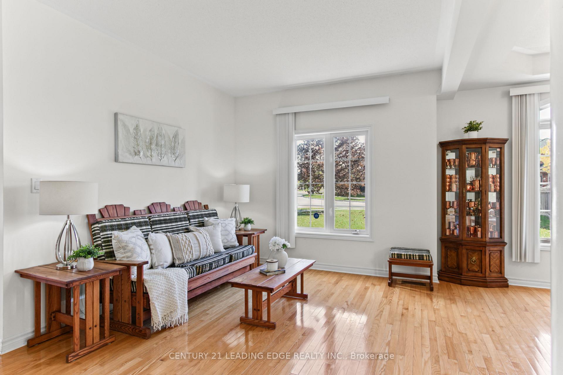 Photo 5 of 35 Hartwell Way, Aurora, Rural Aurora — HOMEH