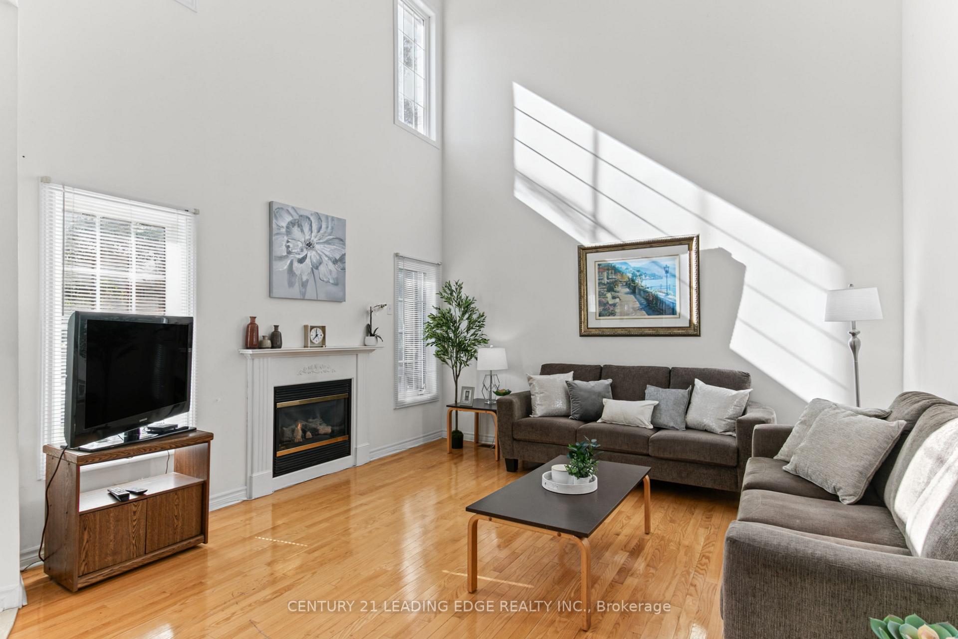 Photo 8 of 35 Hartwell Way, Aurora, Rural Aurora — HOMEH