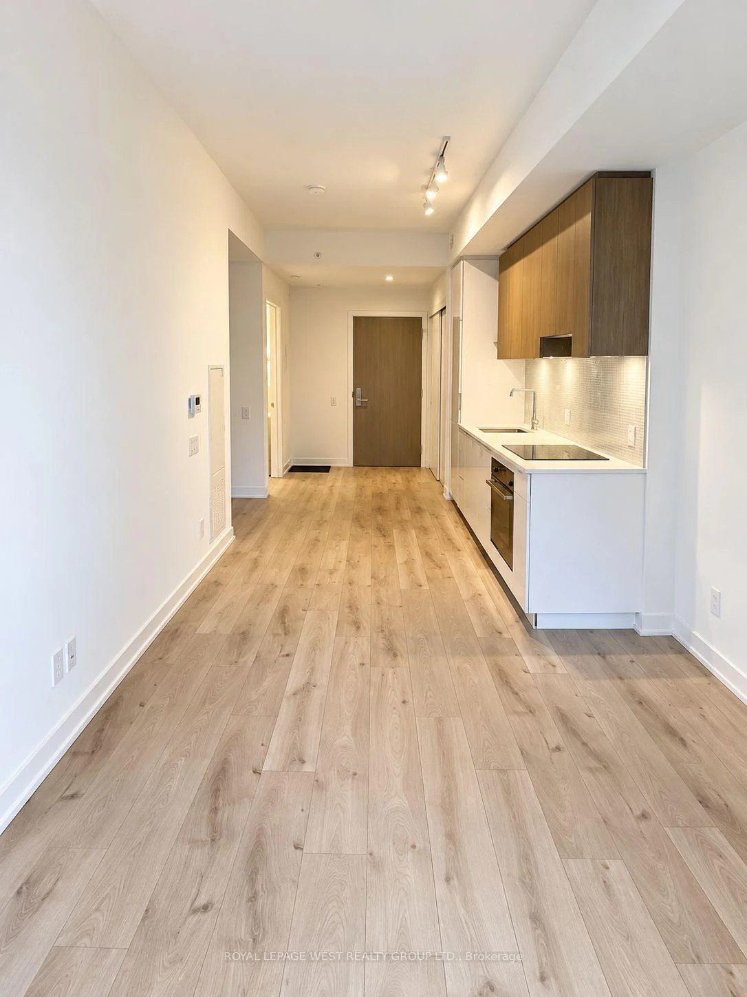 Photo 5 of Unit 217, 161 Roehampton Avenue, Toronto, Mount Pleasant West — HOMEH