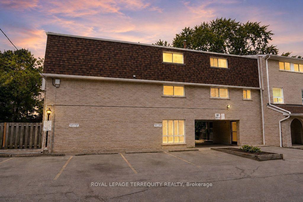 Photo 2 of Unit 7, 91 Rameau Drive, North York, Hillcrest Village — HOMEH