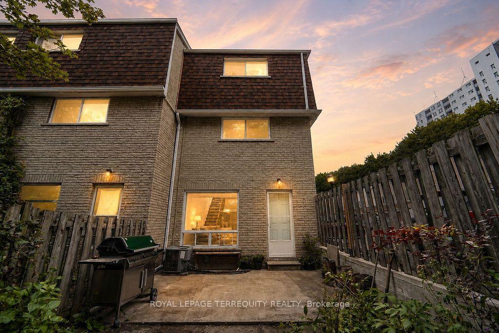 Photo 3 of Unit 7, 91 Rameau Drive, North York, Hillcrest Village — HOMEH