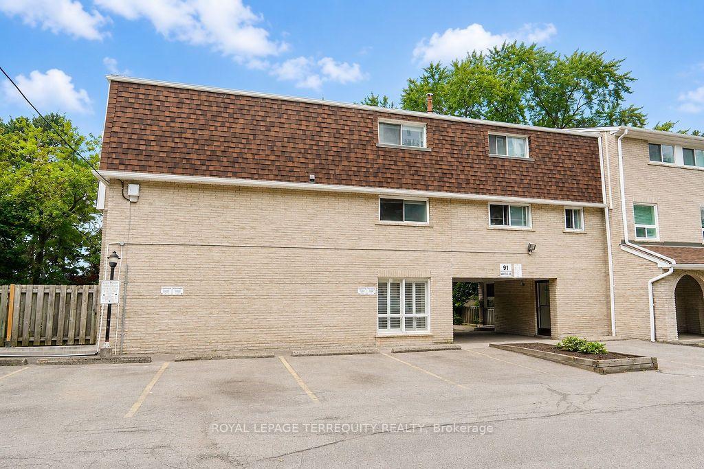 Photo 4 of Unit 7, 91 Rameau Drive, North York, Hillcrest Village — HOMEH