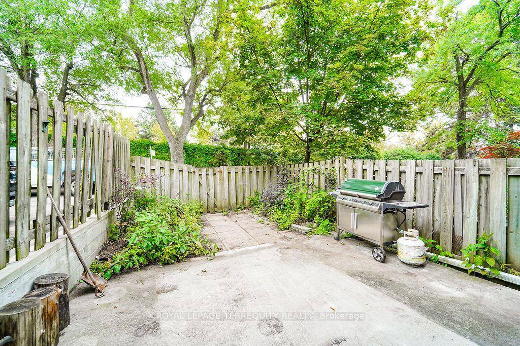 Photo 5 of Unit 7, 91 Rameau Drive, North York, Hillcrest Village — HOMEH