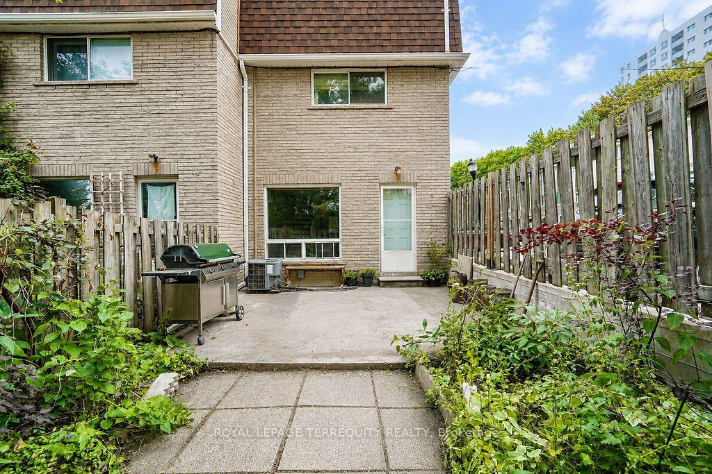 Photo 6 of Unit 7, 91 Rameau Drive, North York, Hillcrest Village — HOMEH
