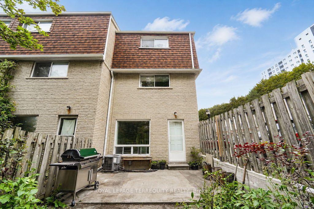 Photo 7 of Unit 7, 91 Rameau Drive, North York, Hillcrest Village — HOMEH