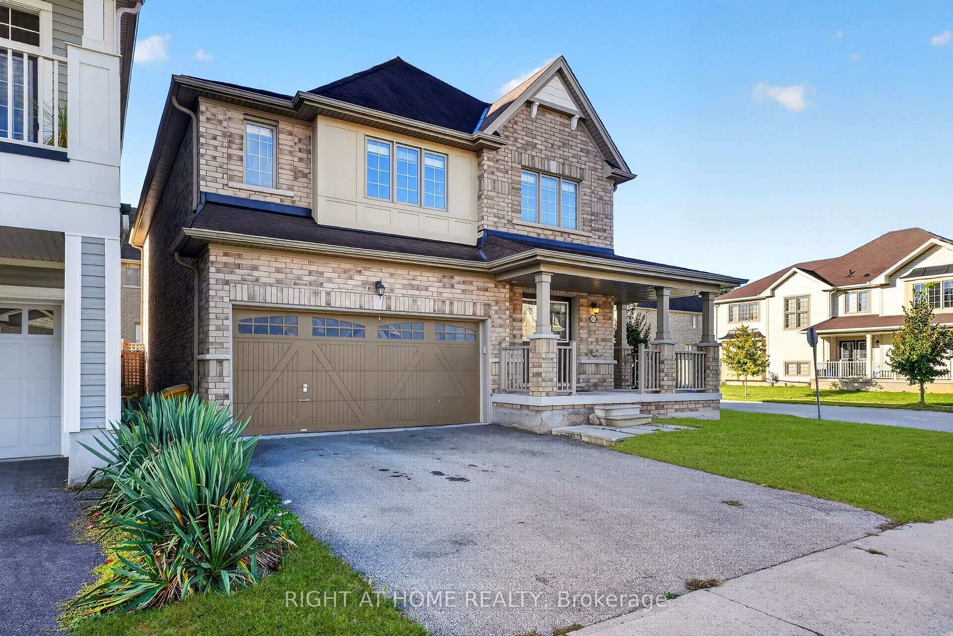 Photo 3 of 8460 Sweet Chestnut Drive, Niagara Falls, Brown — HOMEH