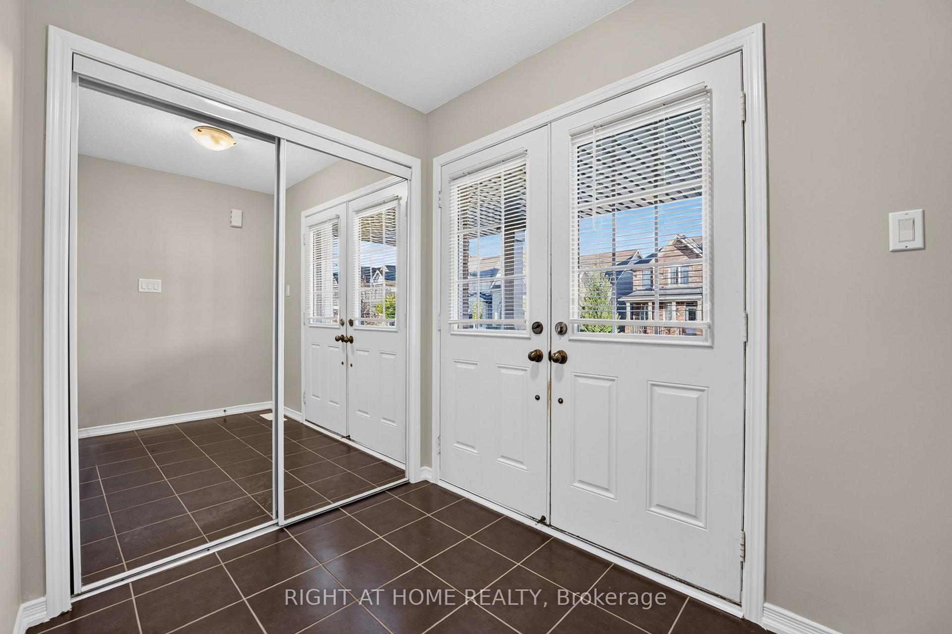 Photo 6 of 8460 Sweet Chestnut Drive, Niagara Falls, Brown — HOMEH