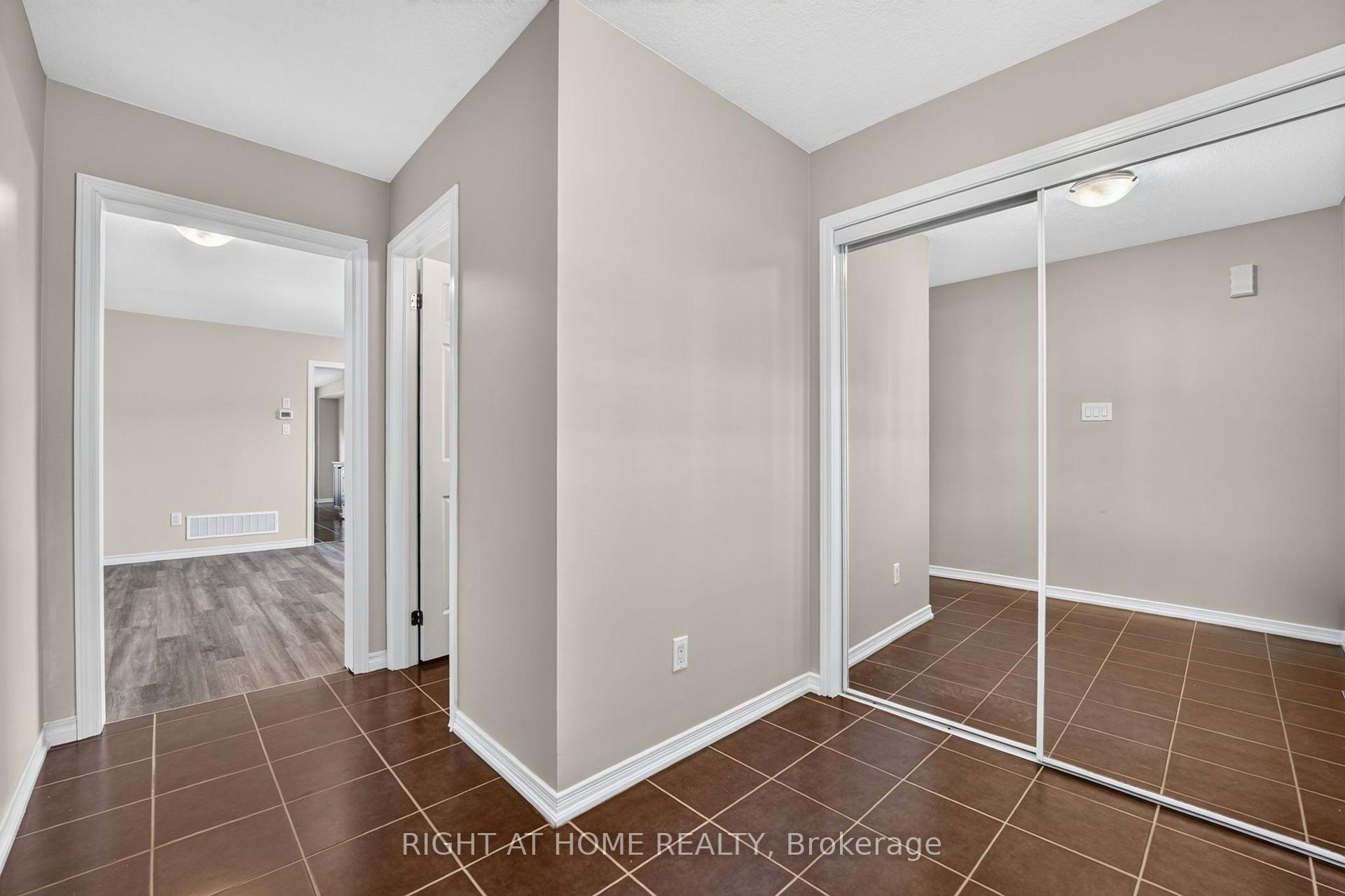 Photo 7 of 8460 Sweet Chestnut Drive, Niagara Falls, Brown — HOMEH