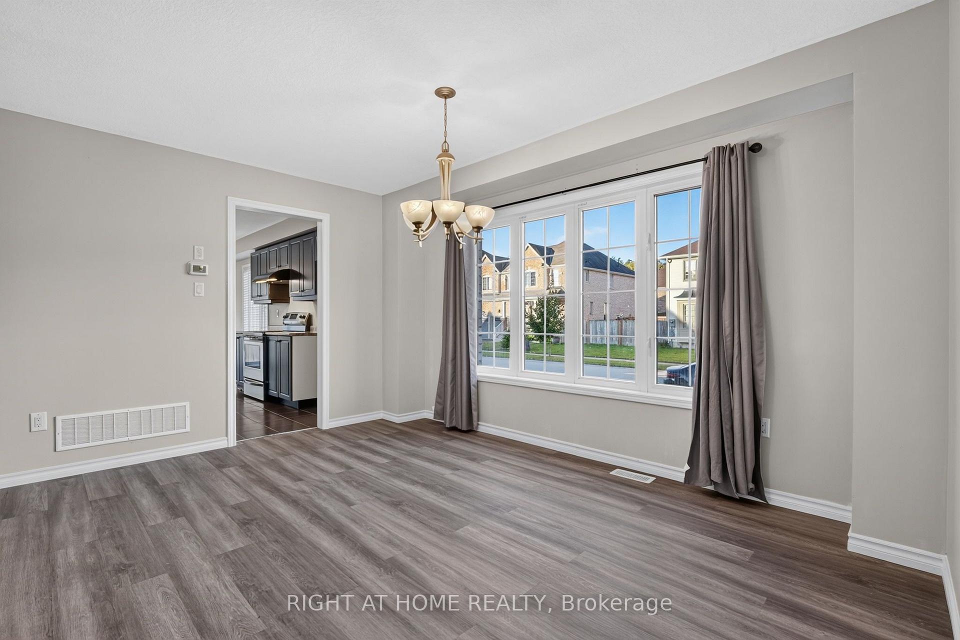 Photo 9 of 8460 Sweet Chestnut Drive, Niagara Falls, Brown — HOMEH
