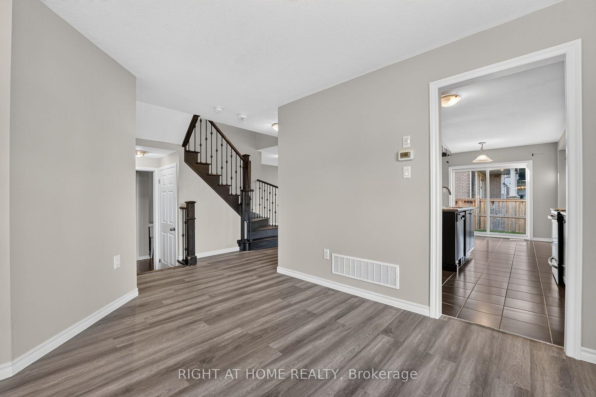 Photo 11 of 8460 Sweet Chestnut Drive, Niagara Falls, Brown — HOMEH