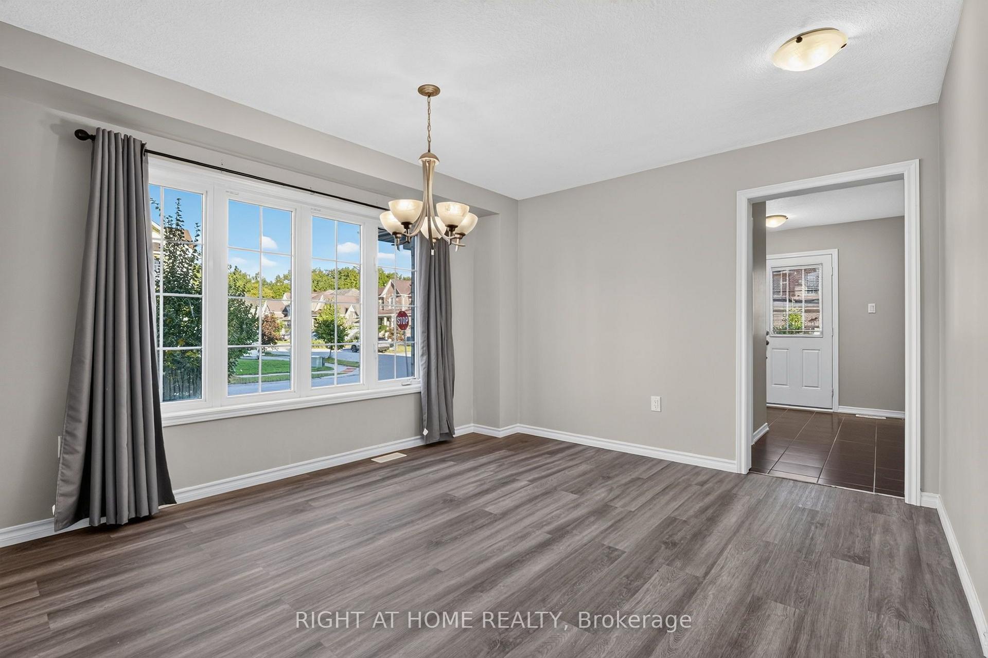 Photo 10 of 8460 Sweet Chestnut Drive, Niagara Falls, Brown — HOMEH